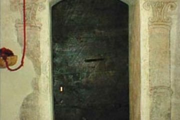 Badia di Dulzago - Chiesa di San Giulio - Ingresso Sacrestia