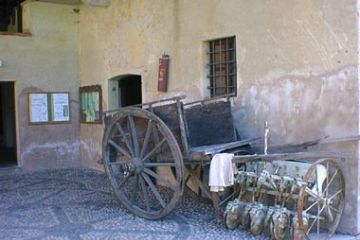Mulino Vecchio di Bellinzago - Portico Ingresso con Carro